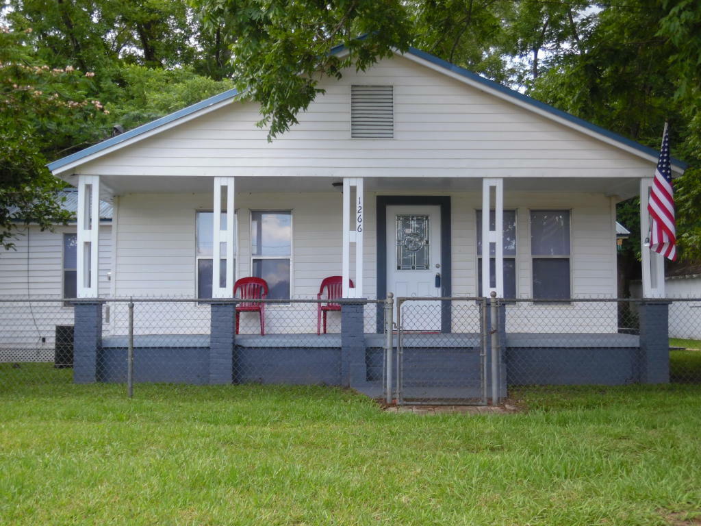 Property Photo:  1266 Georgia Avenue  FL 32531 