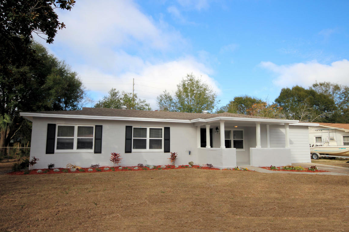 Property Photo:  607 Ferretti Avenue  FL 32547 