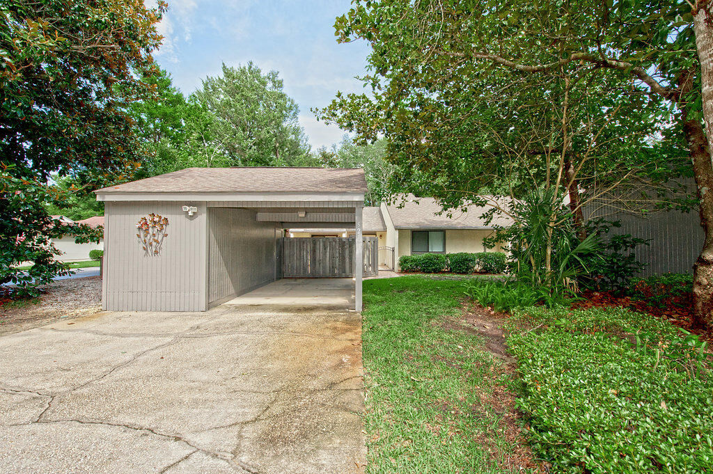 Property Photo:  1000 Bay Drive Unit 521  FL 32578