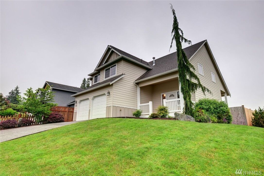 Property Photo: 3102 Dakota Dr WA 98274