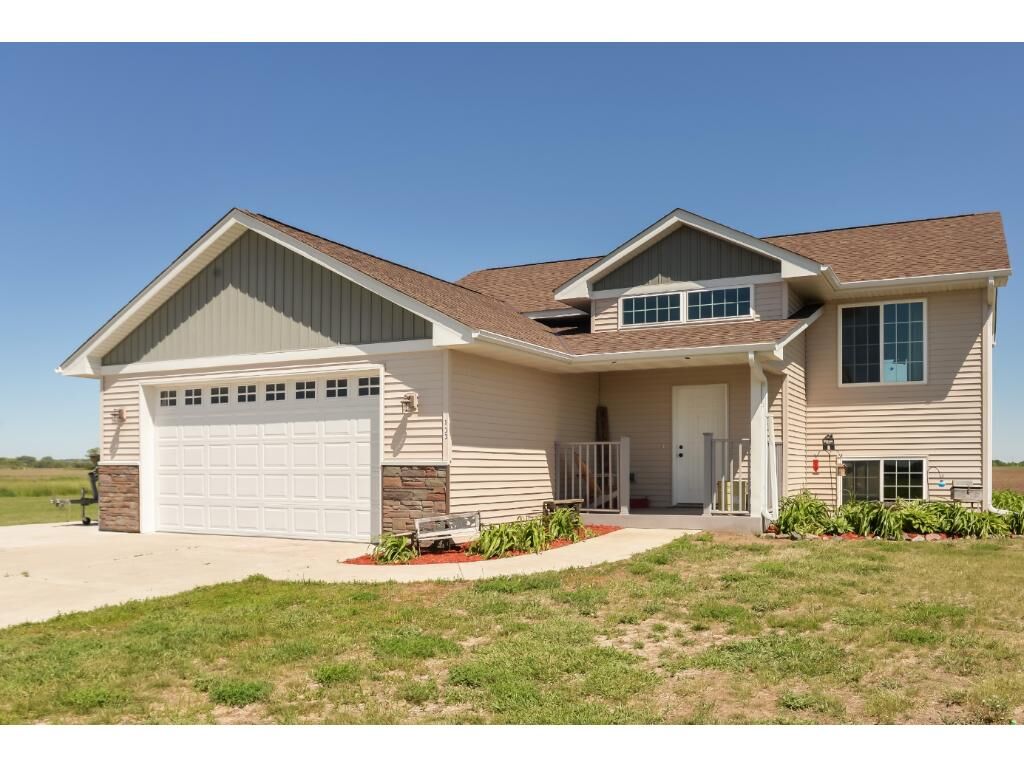 Property Photo:  133 W Grand Avenue  MN 55353 