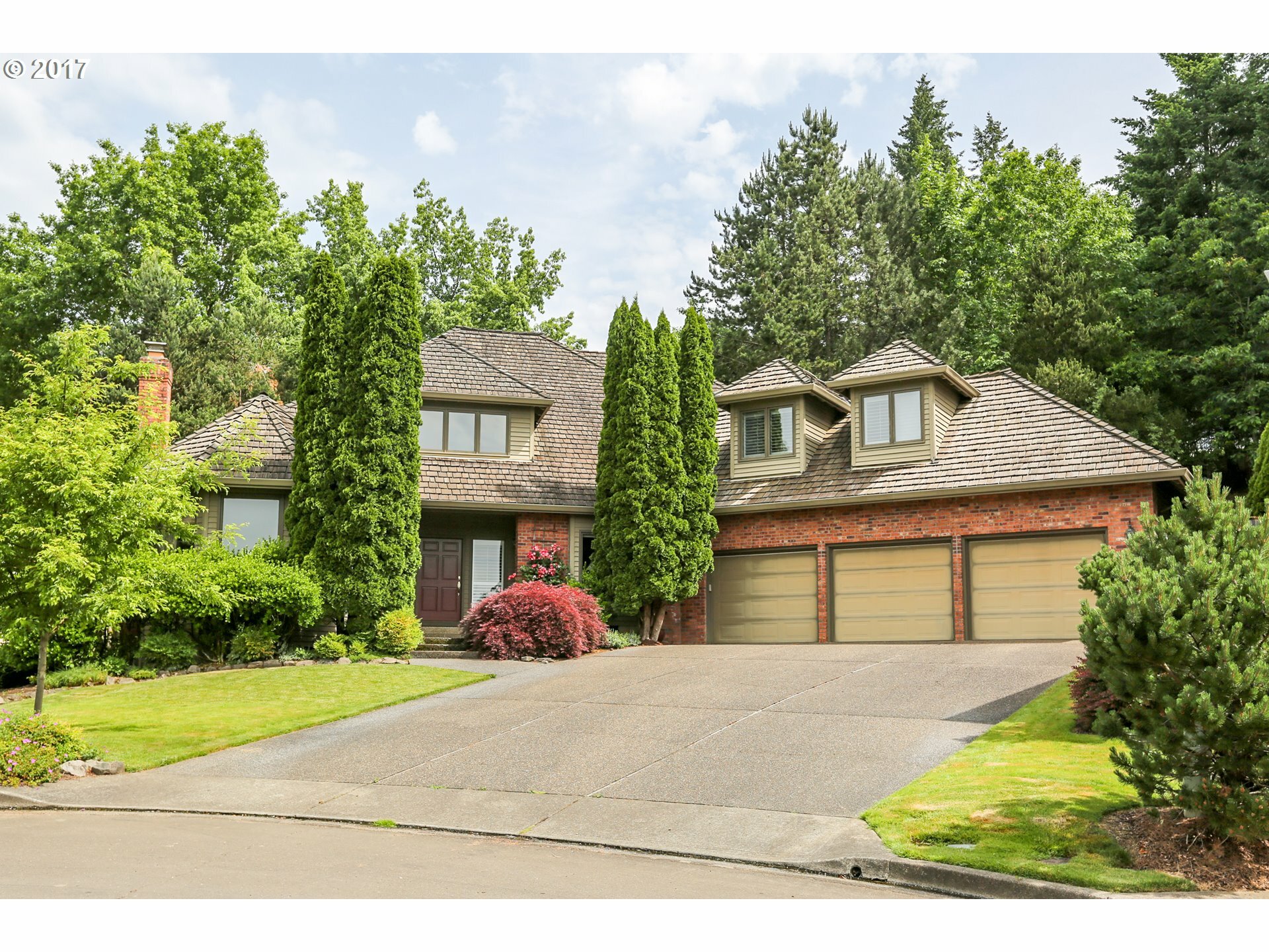 Property Photo: 19067 Megan Pl OR 97034