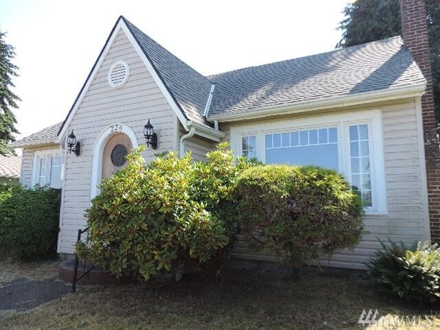 Property Photo: 226 W 12th St WA 98362