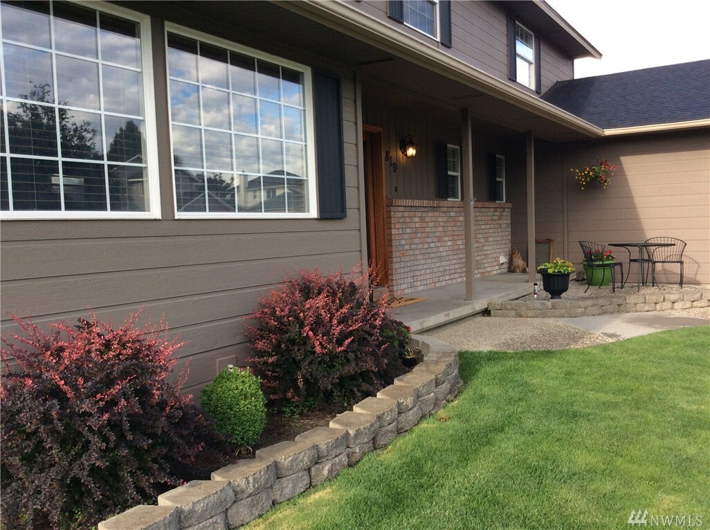 Property Photo: 819 Amy Ct WA 98802