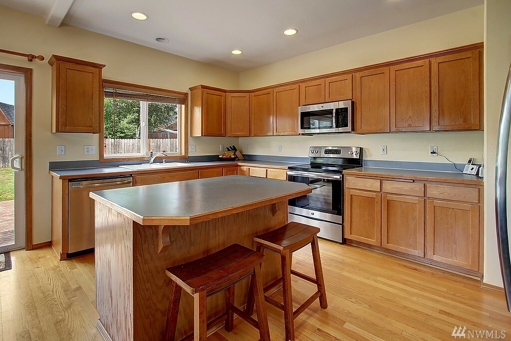 Property Photo:  1207 Cascade Ct  WA 98294 