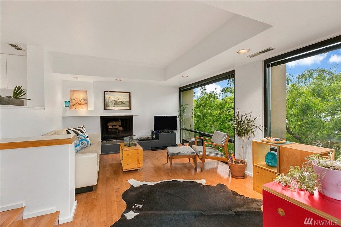 Property Photo:  714 Bellevue Ave E 301  WA 98102 