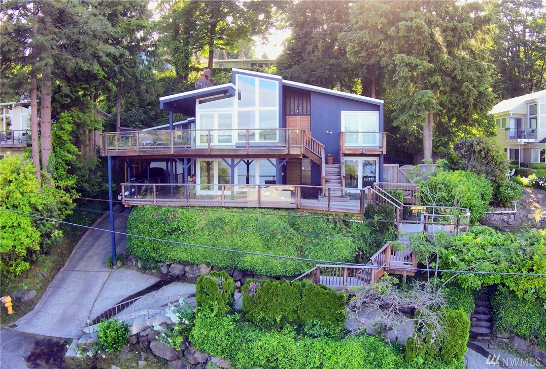 Property Photo:  11205 Lakeside Ave NE  WA 98125 