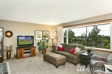 Property Photo:  1509 Pine Ave  WA 98290 