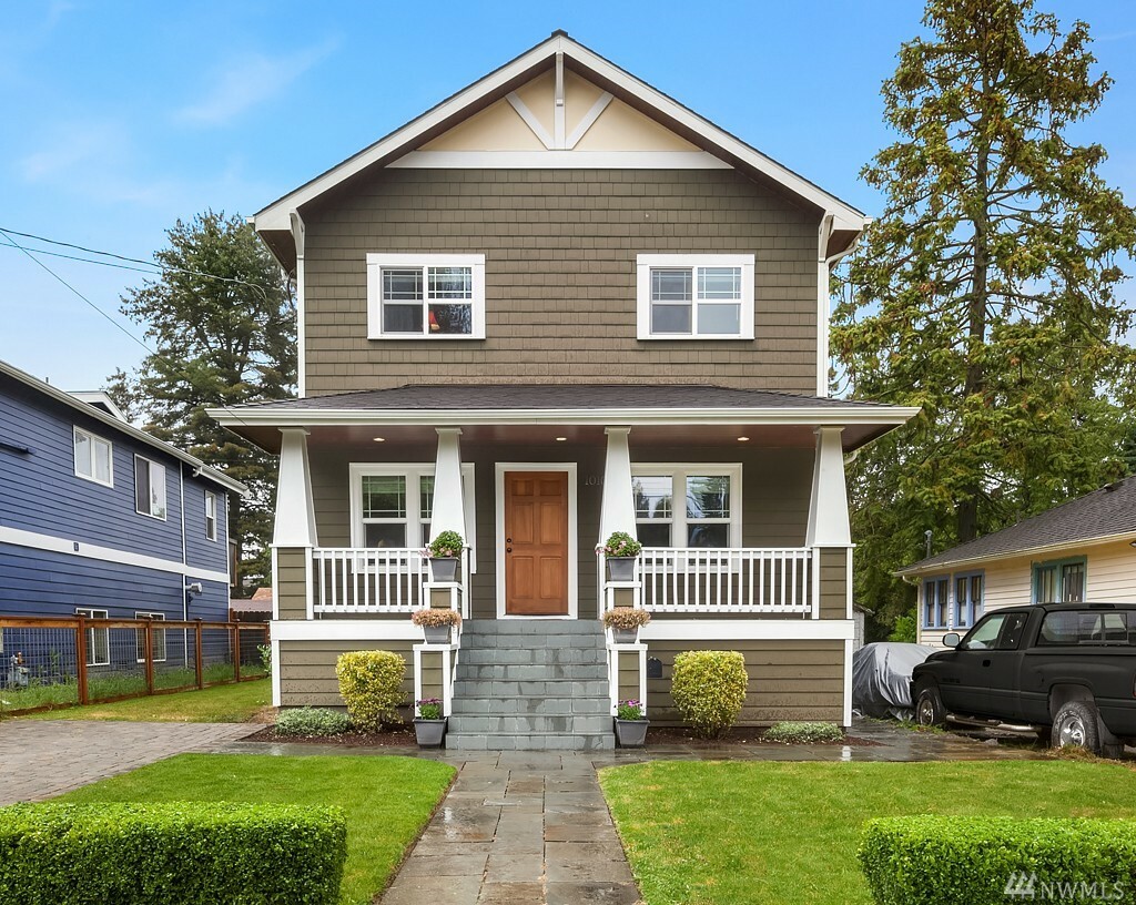 Property Photo:  1016 NE 95th St  WA 98115 