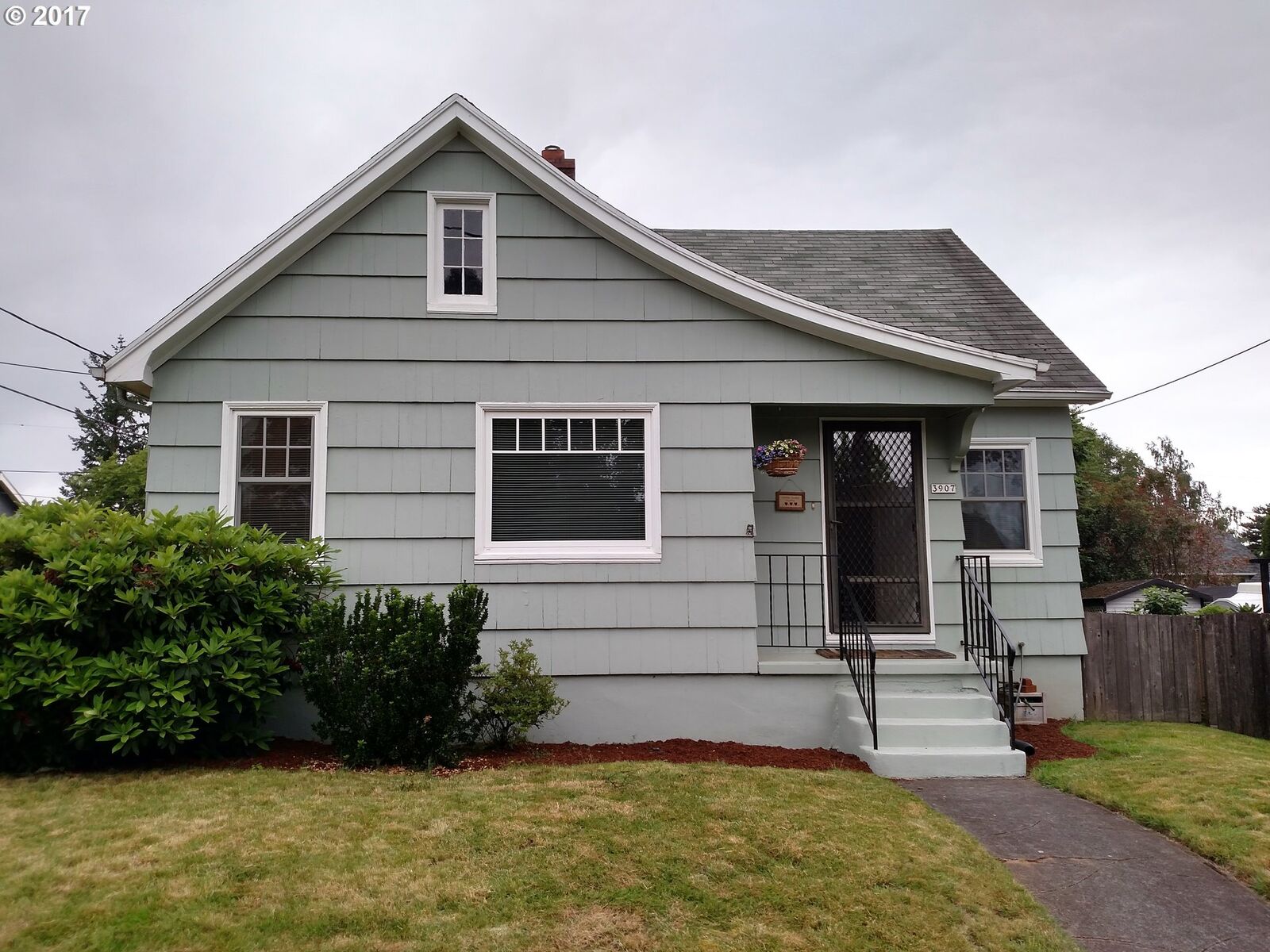 Property Photo:  3907 NE 71st Ave  OR 97213 