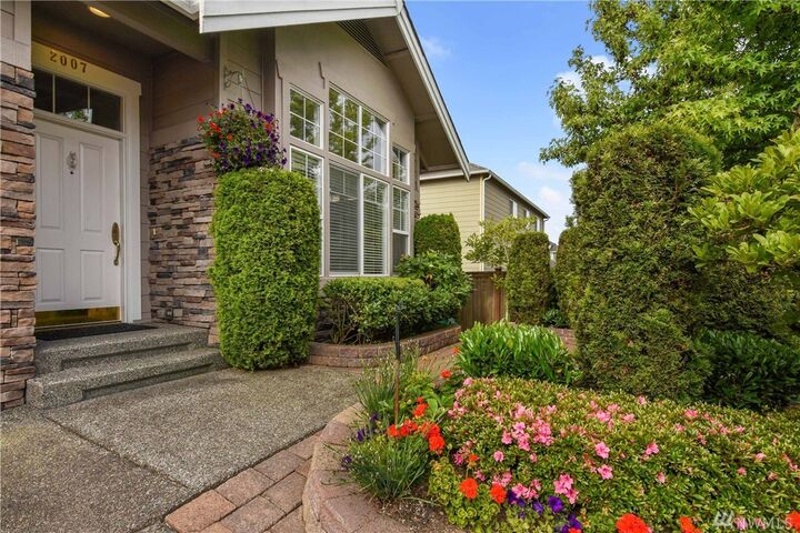 Property Photo: 2007 NE 33rd Place WA 98056