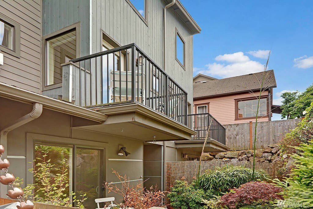 Property Photo: 3457 21st Ave W WA 98199