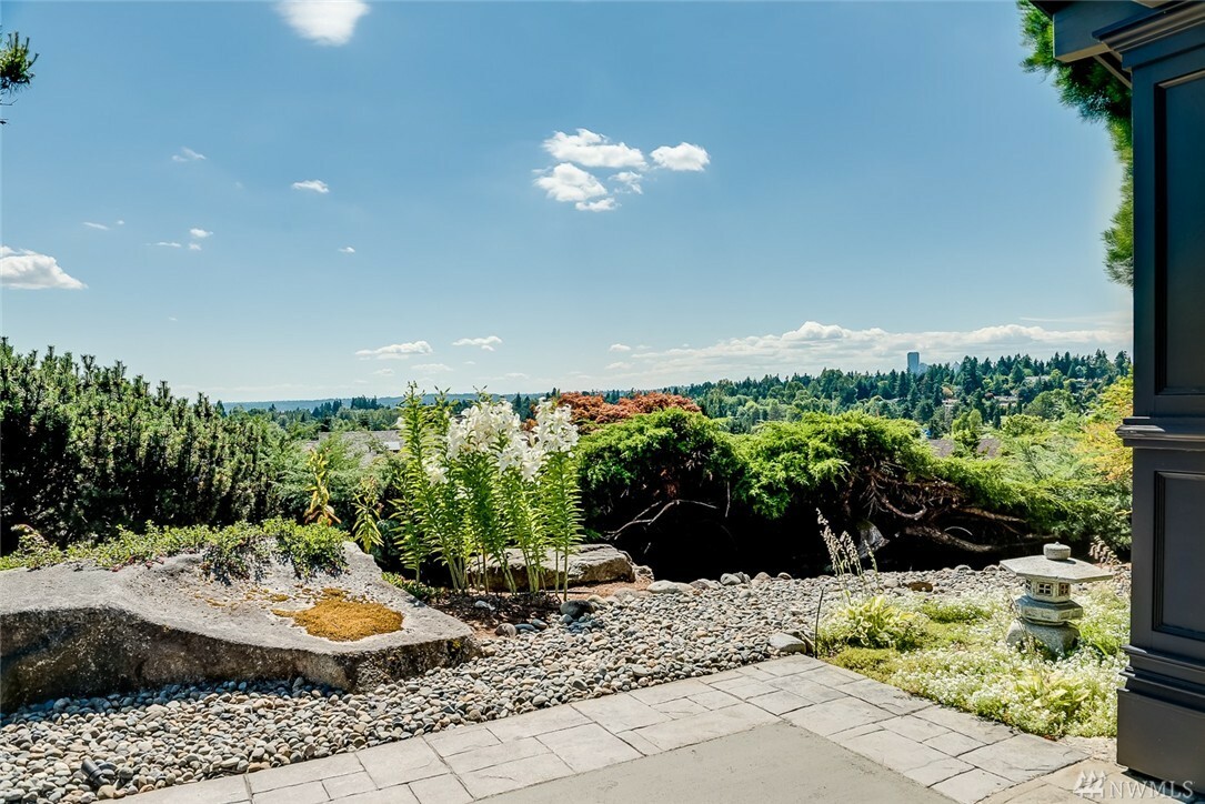 Property Photo:  8670 NE 17th St  WA 98004 