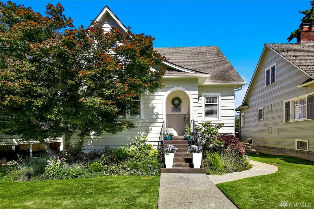 Property Photo: 1415 Oakes Ave WA 98201
