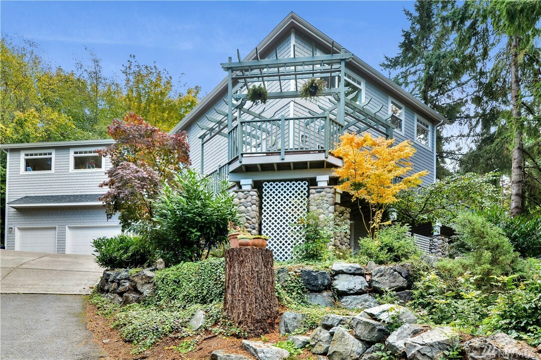 Property Photo:  12117 Clearview Dr  WA 98026 