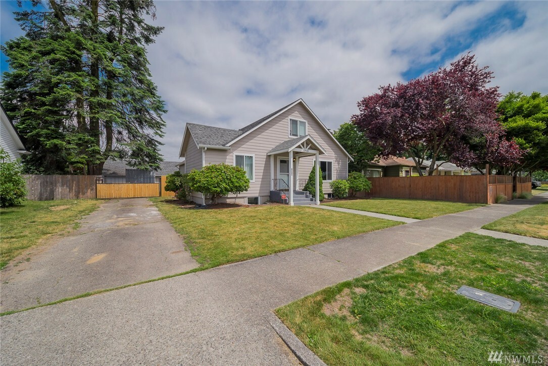 Property Photo:  1915 3rd St  WA 98270 