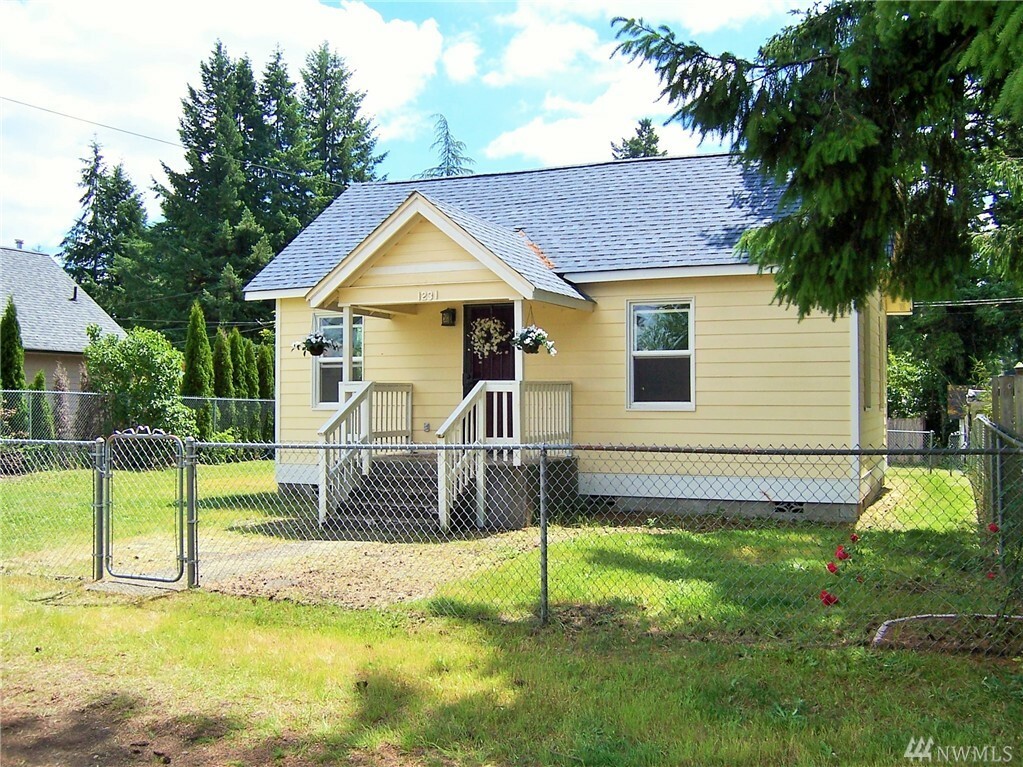 Property Photo:  1231 W Birch St  WA 98584 
