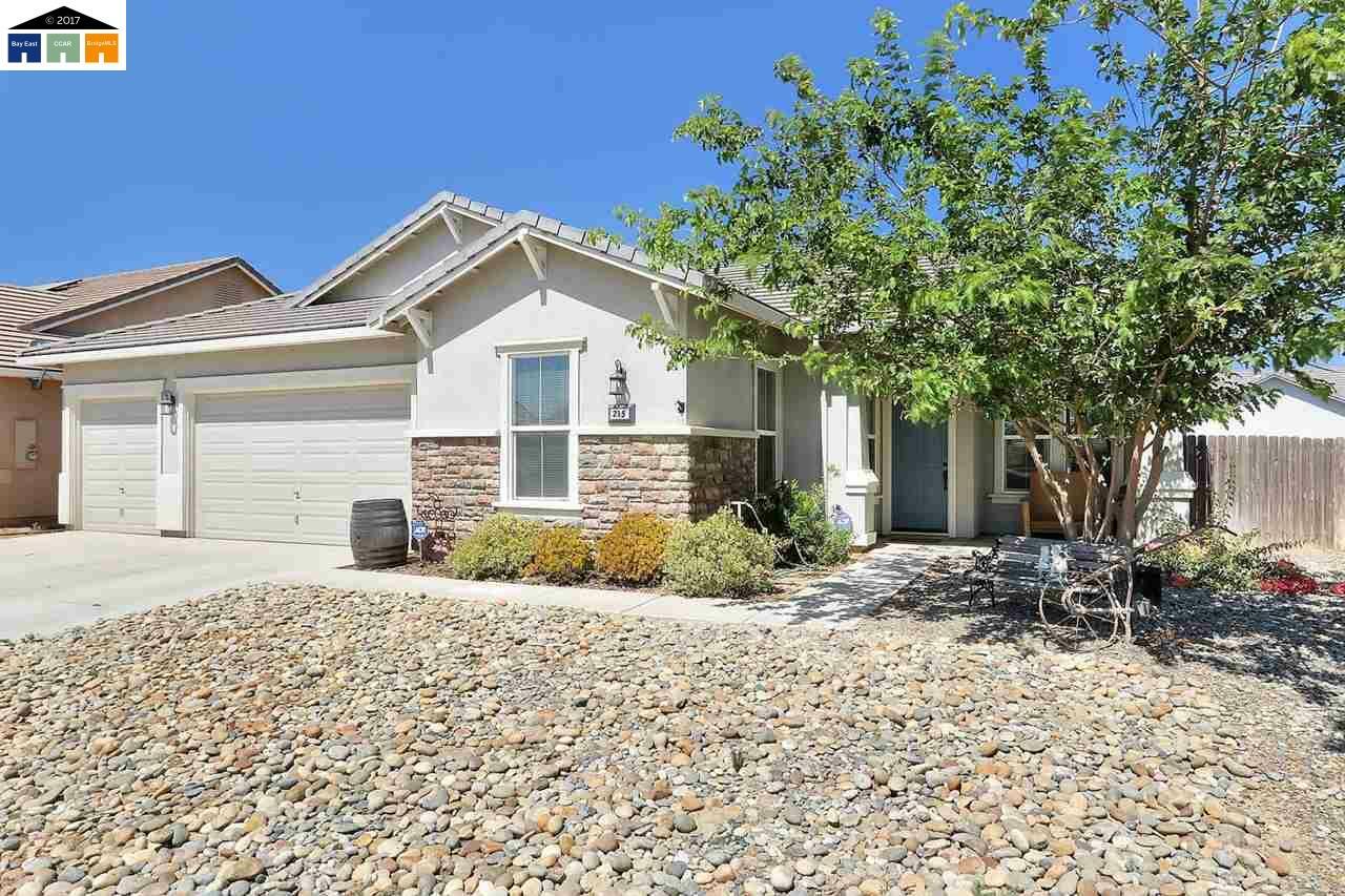 Property Photo: 215 Tower Way CA 95360-9567