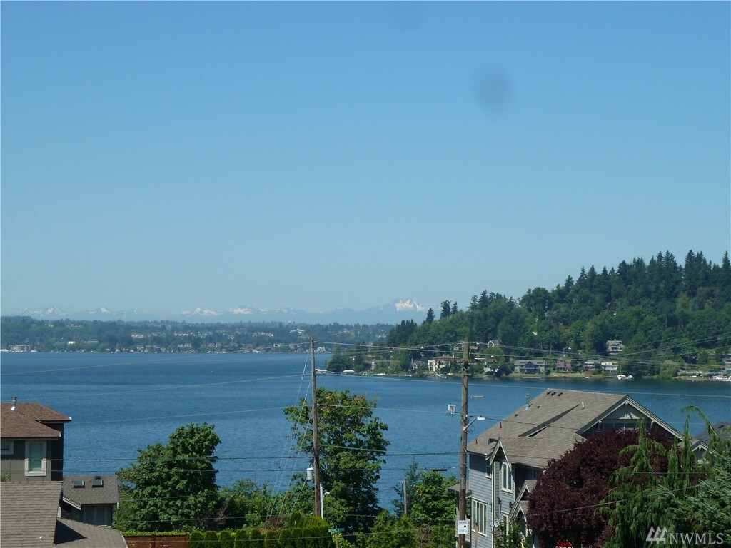Property Photo: 1003 N 34th St WA 98056
