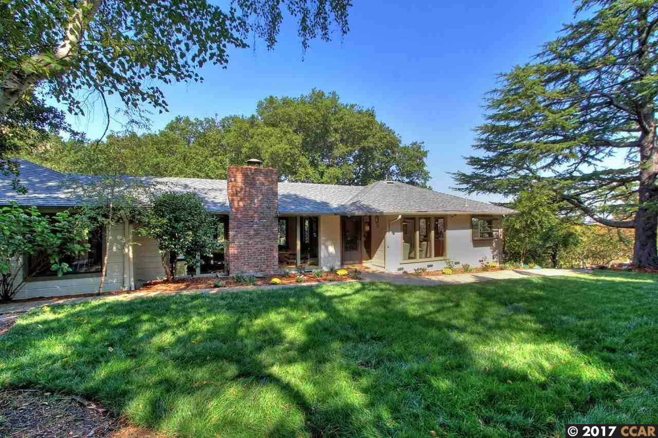 Property Photo:  10 Vista Del Orinda  CA 94563 