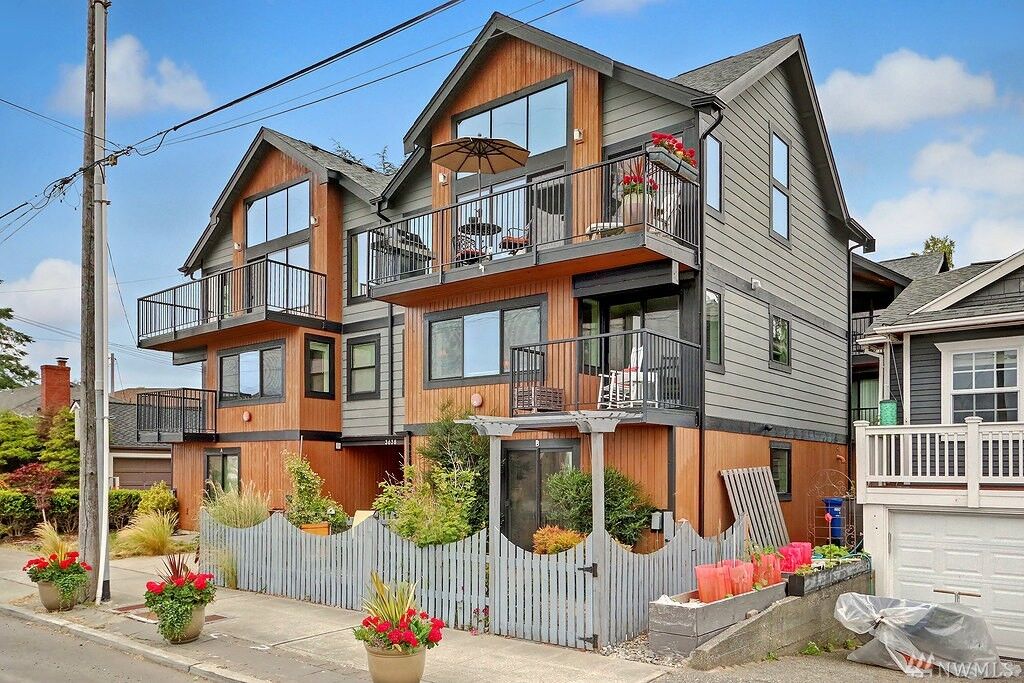 Property Photo:  3638 Beach Dr SW B  WA 98116 