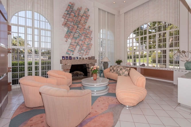 Property Photo: 7401 Avenida De Palais CA 92009