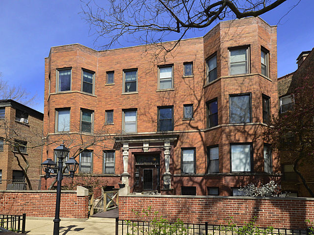 Property Photo: 1048 W Byron Street G IL 60613