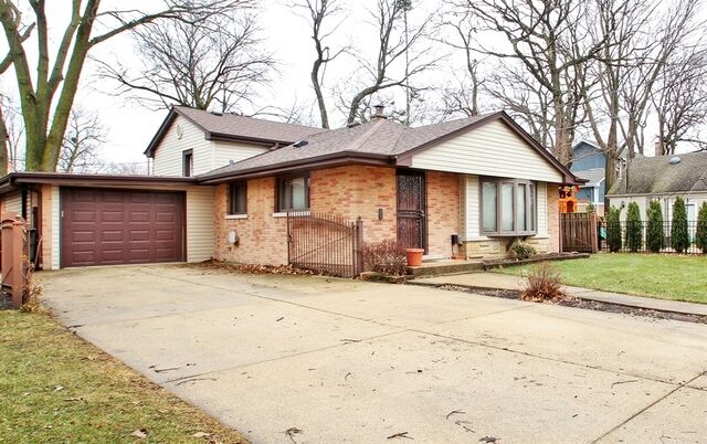 Property Photo:  1715 Grace Avenue  IL 60068