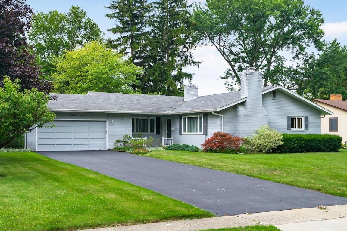 Property Photo:  2325 Sheringham Road  OH 43220 