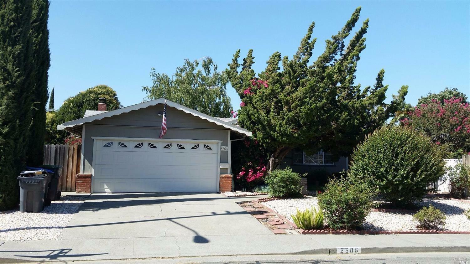 Property Photo:  2506 Hastings Way  CA 94534 