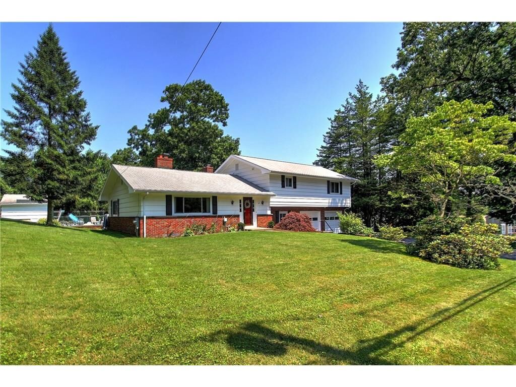 Property Photo:  30 Twin Oaks Terrace  CT 06614 