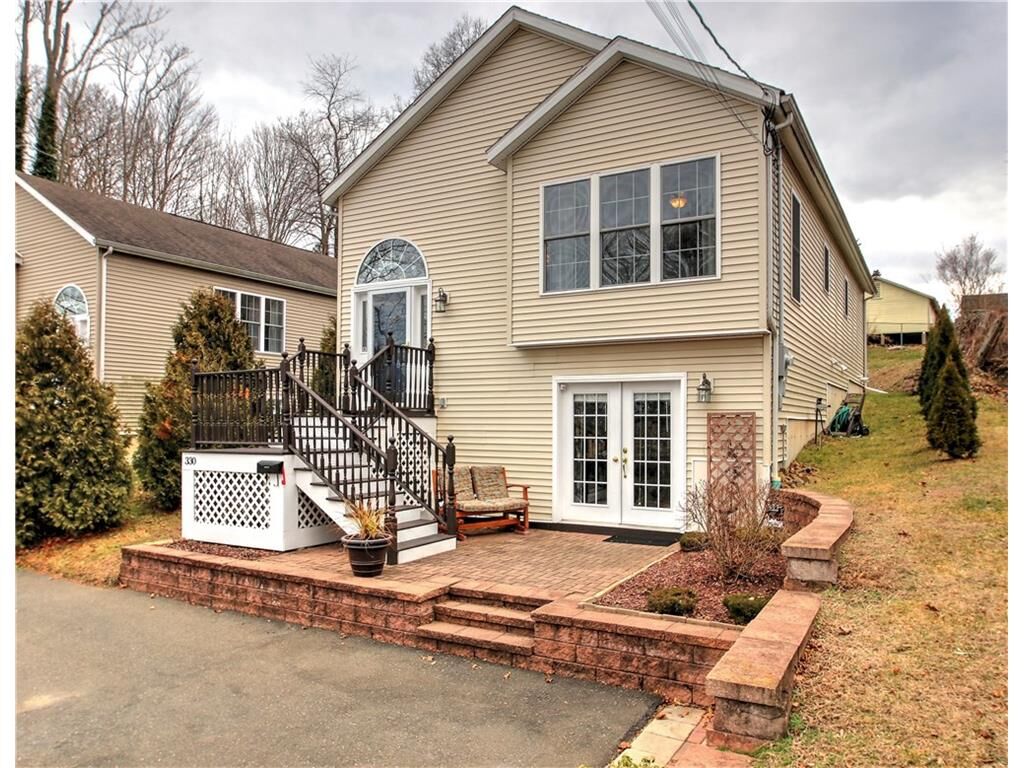 Property Photo:  