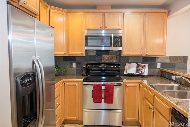 Property Photo: 7220 Rainier Dr 109 WA 98203