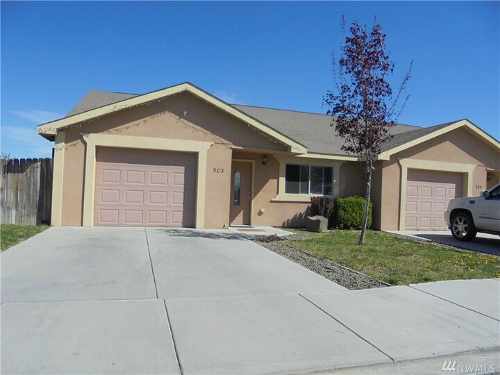 Property Photo:  427 E St NE 427  WA 98848 