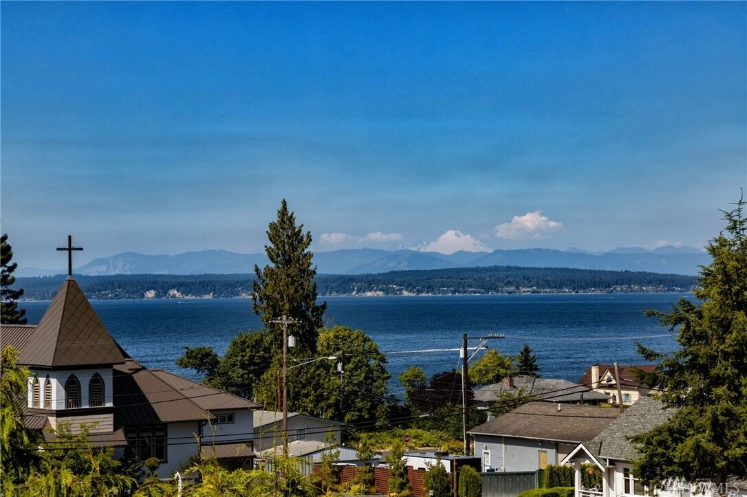 Property Photo: 805 4th St WA 98275