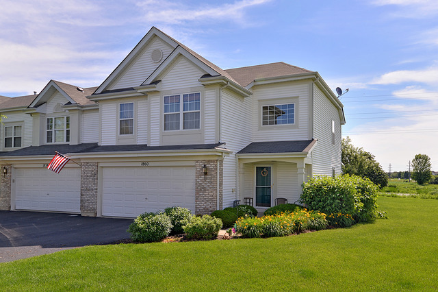 Property Photo: 1860 Waverly Way IL 60538