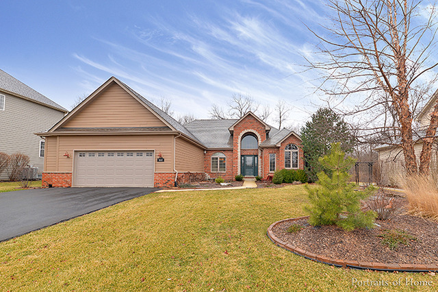 Property Photo: 303 Windham Circle IL 60560