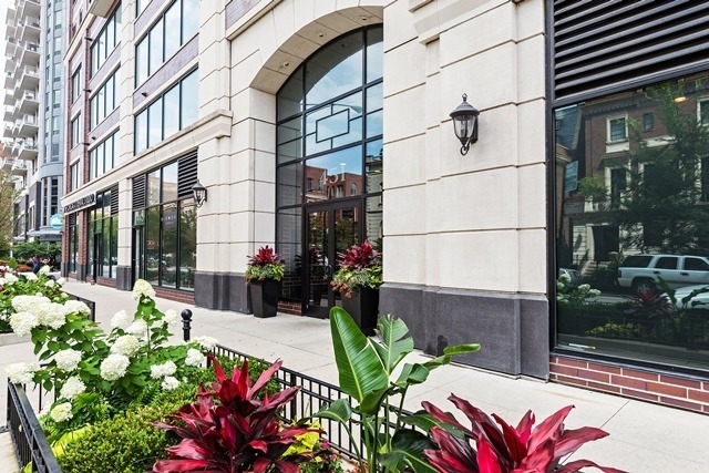 Property Photo: 451 W Huron Street 1412 IL 60654