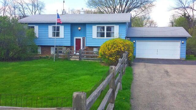 Property Photo:  1270 Park Avenue  IL 60048 