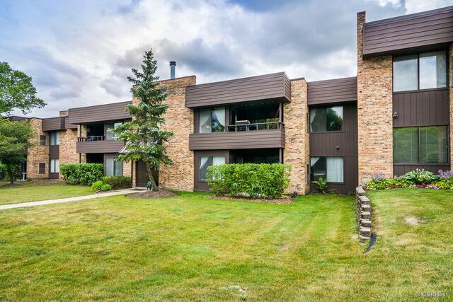 Property Photo: 1410 Sterling Avenue 203 IL 60067