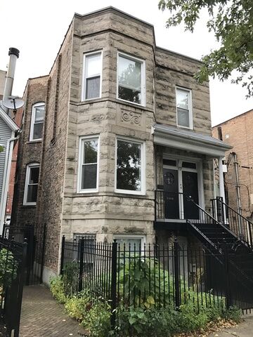 Property Photo:  1302 W Byron Street 1  IL 60613 