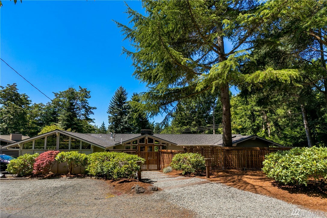 Property Photo:  4111 80th Ave SE  WA 98040 