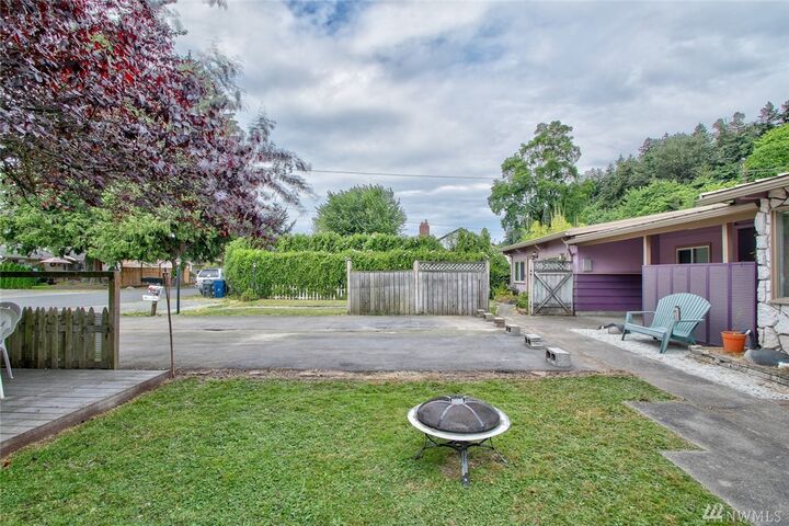 Property Photo: 1610 S 7th St WA 98273