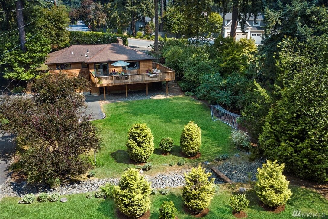 Property Photo:  10425 SE 23rd St  WA 98004 