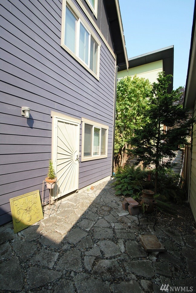 Property Photo:  3321 Wetmore Ave S A  WA 98144 