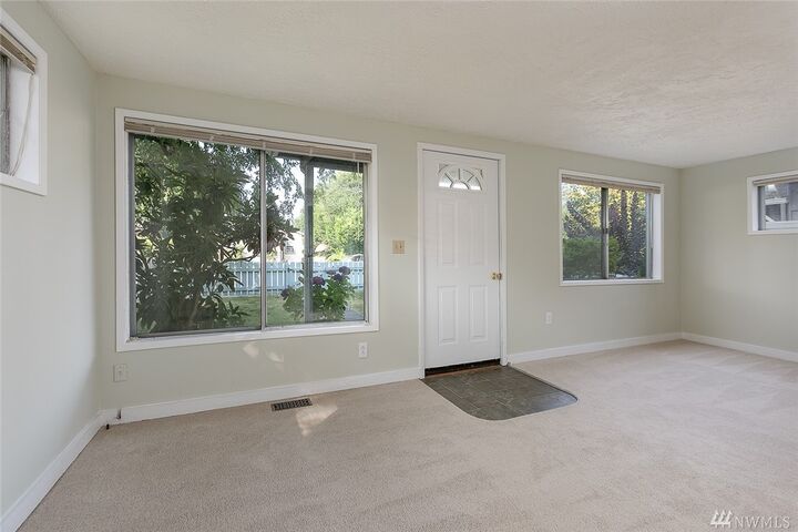 Property Photo:  7950 Maple Ave SE  WA 98065 