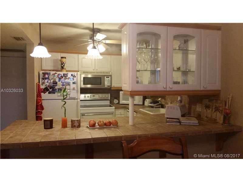 Property Photo: 3401 N Country Club Dr 703 FL 33180
