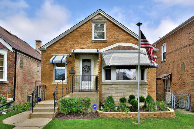 Property Photo:  5131 Nordica Avenue  IL 60656 