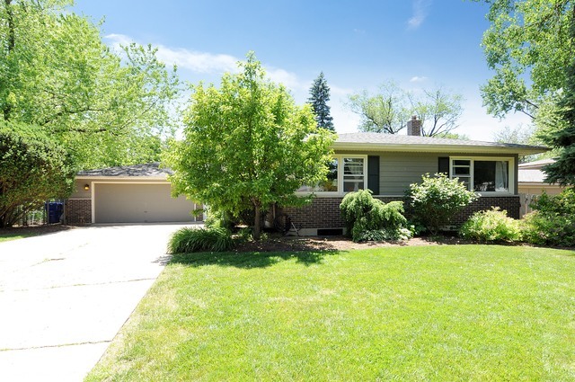 Property Photo: 1114 Prairie Avenue IL 60187