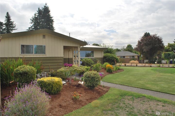 Property Photo: 804 Kirkland Avenue NE WA 98056